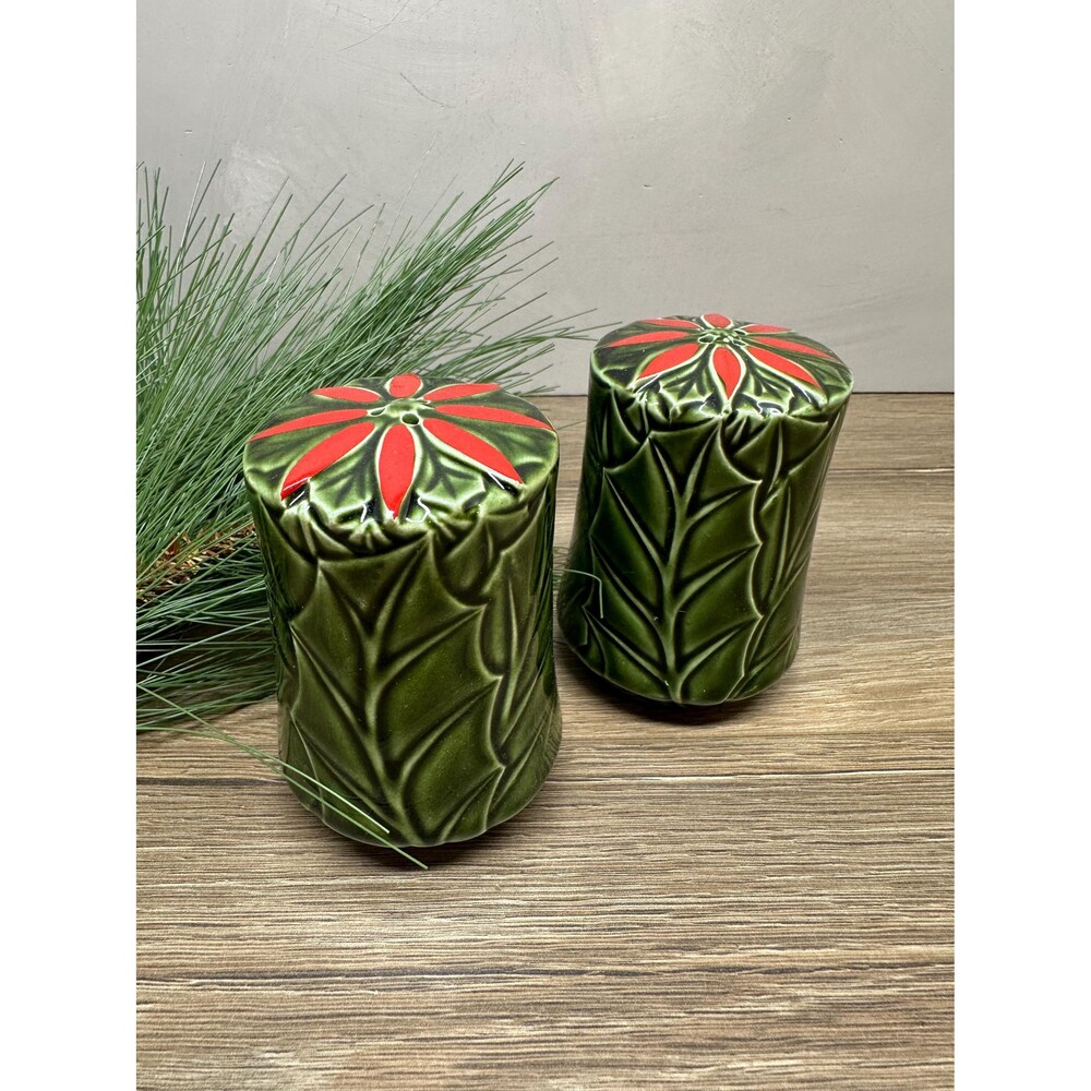 Vintage Enesco Ceramic Poinsettia and Holly Green Salt and Pepper Shaker 3.5x2.5